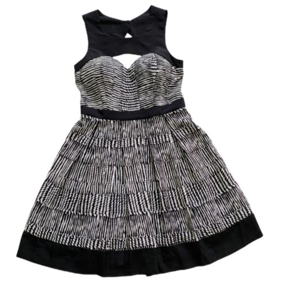 Guess Mini Dress Black White Cutout High Neck Sleeveless Mini Dress Size 6 - Picture 2 of 12